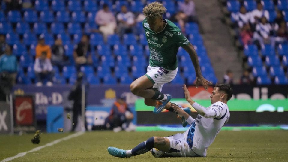 El originario de Caracas, Venezuela, anotó su primer gol al minuto 26 para emparejar el marcador 1-1, donde a pesar de los jaloneos no le impidió tirar con su pierna zurda y vencer al guardameta. 