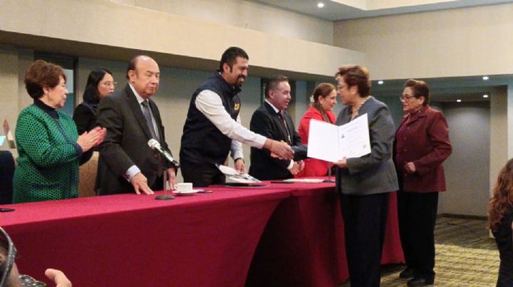Canaco Pachuca entrega certificados en atención al cliente a prestadores de servicios de 19 municipios