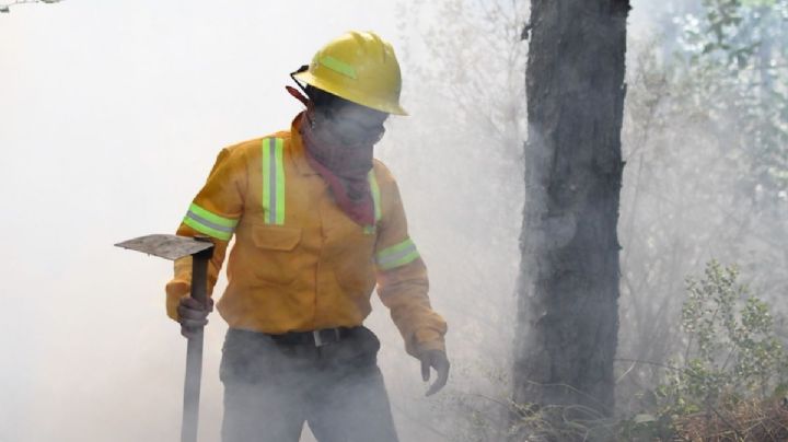 En las mañanas apago fuego y por las tardes corto el cabello: Brigadistas de las Vigas