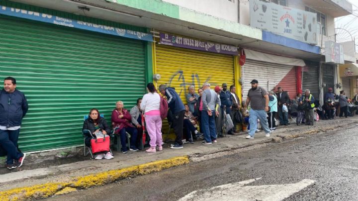 Regresan filas del Bienestar en Hilario Medina: cobran pensión de julio