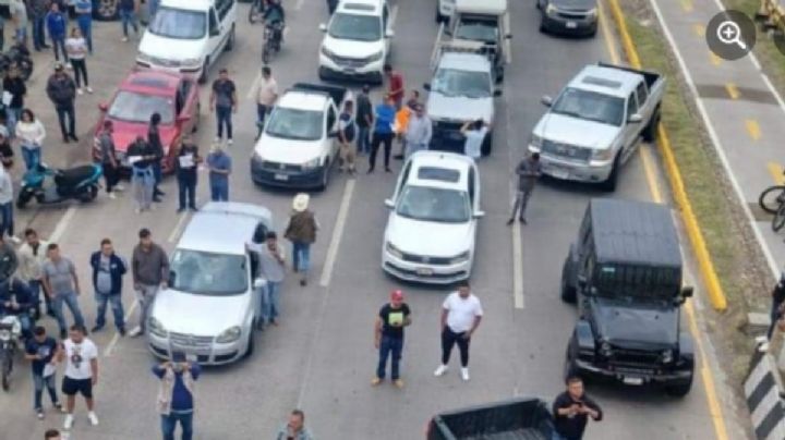 Bloquean zapateros de San Pancho la salida a León por el Ecobulevar