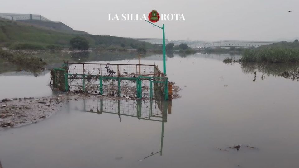 La presa El Ángulo se encuentra en la parte sur del municipio de Cuautitlán Izcalli, casi en límites con el norte de Atizapán de Zaragoza.