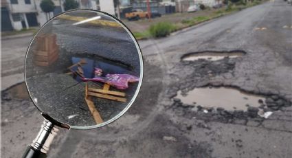 Por lluvias, pachuqueños se la ingenian para señalar baches con madera, cajas y más | FOTOS