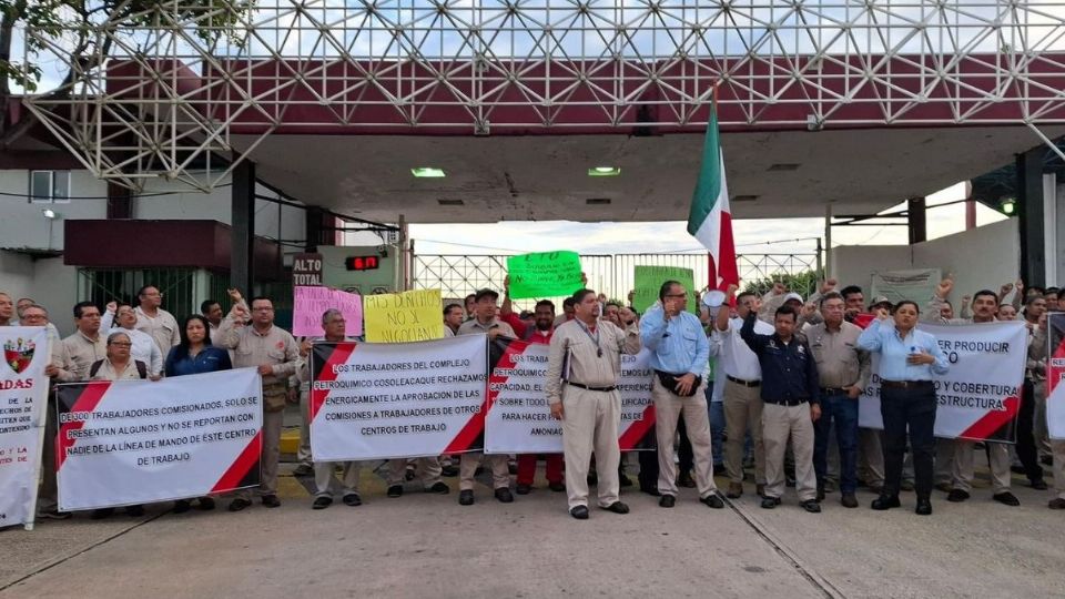 Obreros del complejo Cosoleacaque se manifestaron hoy 2 de julio por esta razón