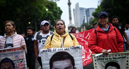 ¿Qué dice el informe que entregó AMLO los padres de los normalistas?