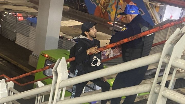 Metro Constitución: Graban agresión policial a joven con perrito | VIDEO