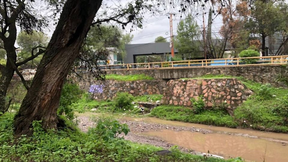 Se ha reportado poca agua en el río que atraviesa La Patiña, a pesar de las recientes lluvias.