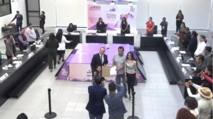 IEEG entrega constancias a 14 diputados plurinominales