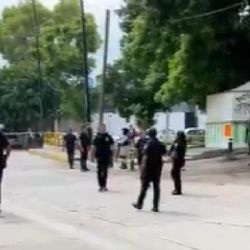 Hieren a balazos a 2 hombres afuera de una Delegación de Policía en León