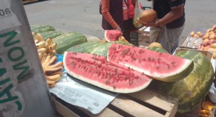 Comerciantes rebajan sus productos por las inundaciones en Naucalpan