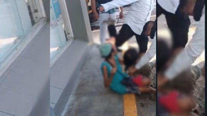 Graban golpiza a abrepuertas de Oxxo en Veracruz