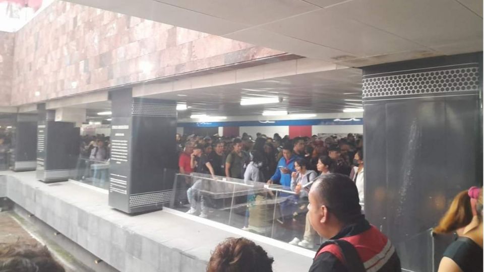 Caos en la Línea 1 del Metro de la CDMX.