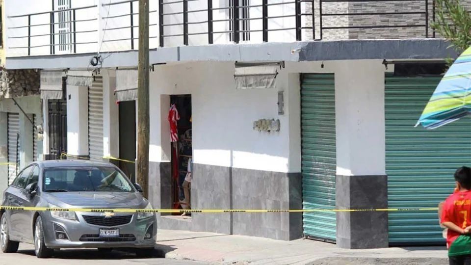 El asesinado era un cliente, menor de edad, que se encontraba en el establecimiento; mientras que el dueño resultó lesionado