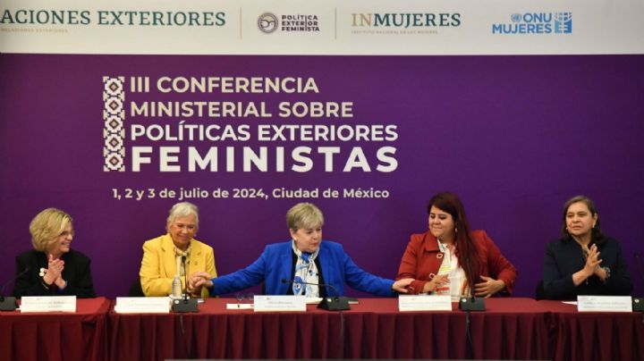 México y su política exterior feminista, farol de la calle