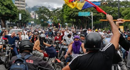 Cuatro estatuas de Chávez en el suelo y decenas de detenidos: las protestas en Venezuela