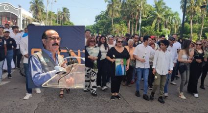 Con papaqui, despiden al Pollo Pérez Fraga, presidente del Comité del Carnaval de Veracruz