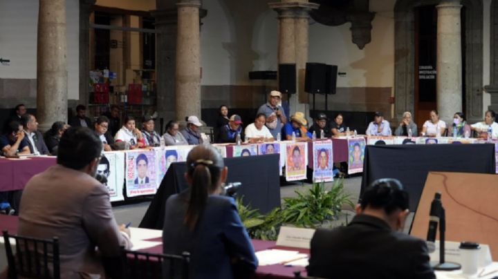 "Quedé decepcionado de AMLO", padre de normalista; exigen a Sheinbaum se comprometa