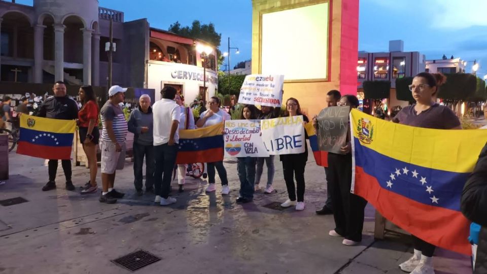 Venezolanos en León se manifestaron en el Arco de la Calzada.