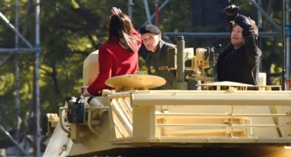 Argentina: Milei firma pacto en el día de Independencia y desfila en tanque militar