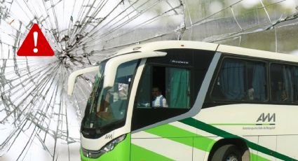 Pasajeros lesionados por romperse los vidrios del autobús donde viajaban; así este accidente en Hidalgo