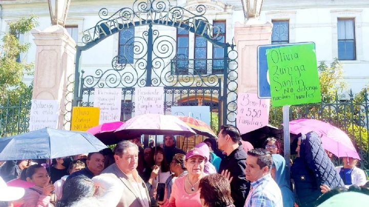 Vecinos de la 20 de Noviembre acusan a regidora de incumplir compromiso, se manifiestan en Casa Rule