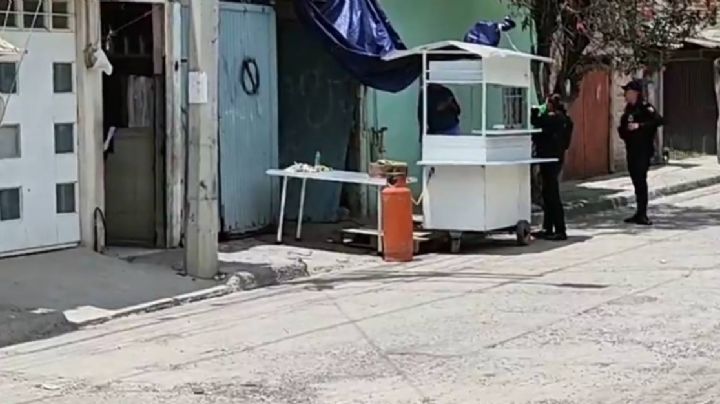 Motosicarios atacan a balazos a taquero cuando limpiaba su puesto