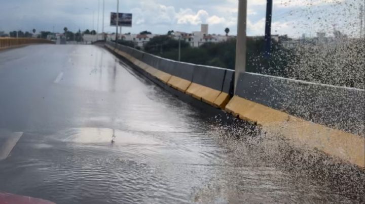 Se encharca el agua en el nuevo puente de la Marina