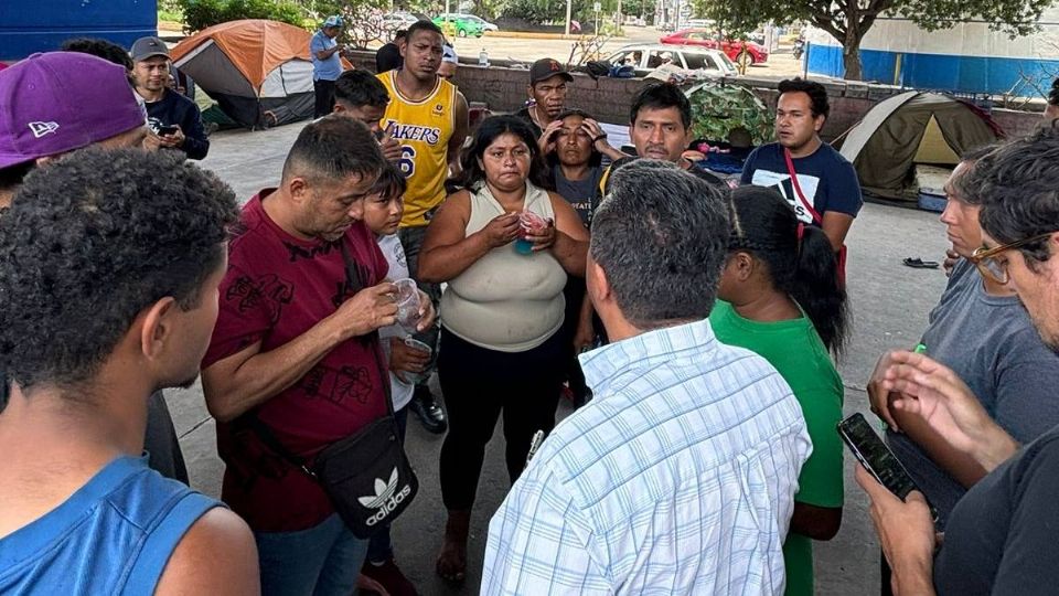 Los migrantes recibieron apoyo de la Secretaría del Migrante y Enlace Internacional y la asociación 'Amigos del tren'.