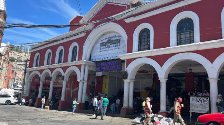Comerciantes de La Fayuca desquician el centro de Pachuca; esto exigen