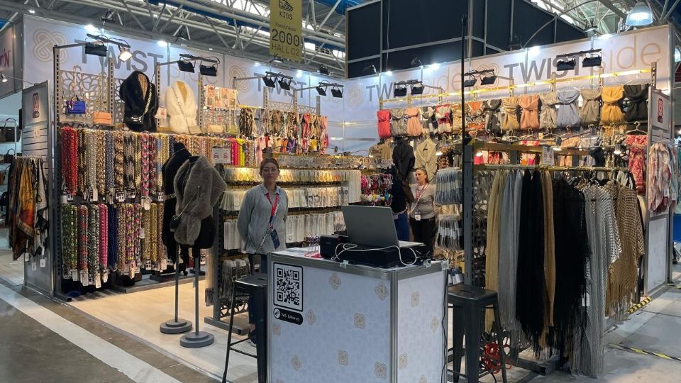 Bisutería, ropa y accesorios se han agregado en los pasillos de SAPICA.