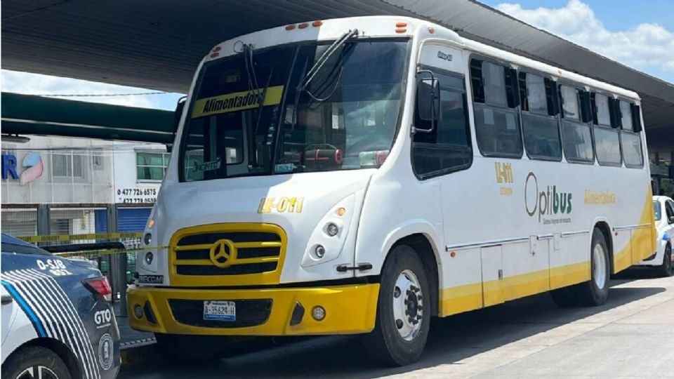 El camión venía de la colonia Jacinto López y después de hacer su recorrido habitual hasta llegar a la base de Santa Rita, el conductor observó que todos los pasajeros habían bajado de su transbordo, pero un hombre continuaba en su asiento sin moverse.