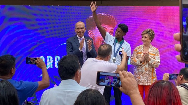 Entre aplausos y gritos así recibieron a Prisca Awiti en Celaya