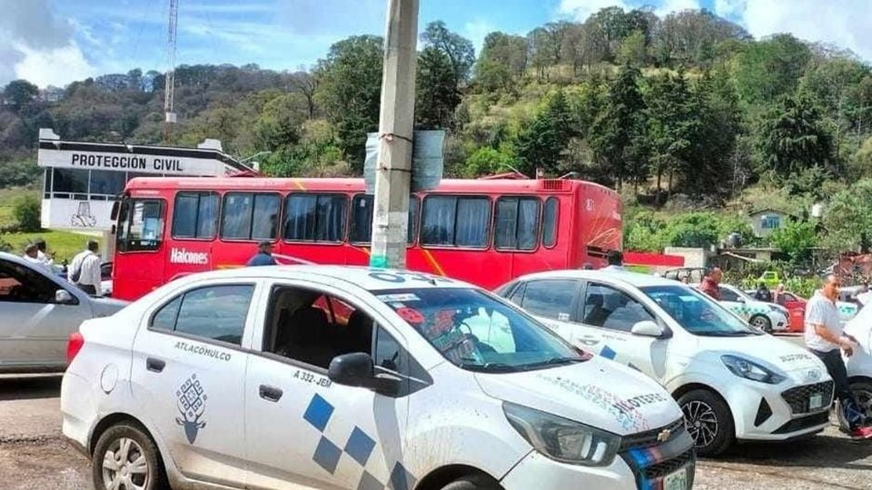 Taxistas impiden que empresas otorguen transporte a sus trabajadores en Jilotepec