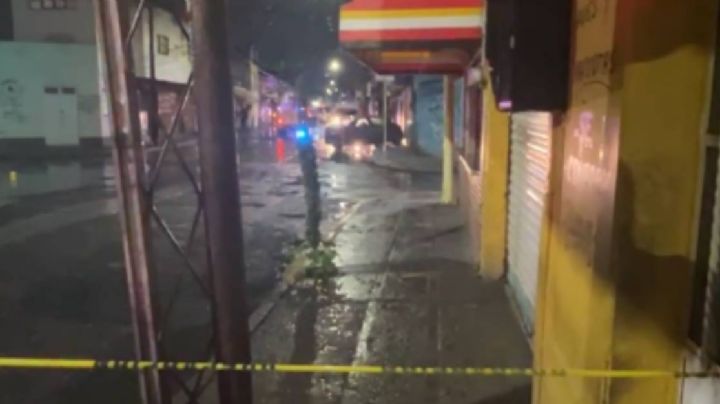 Conducía su auto en el centro de León y motosicarios lo alcanzan y asesinan a balazos