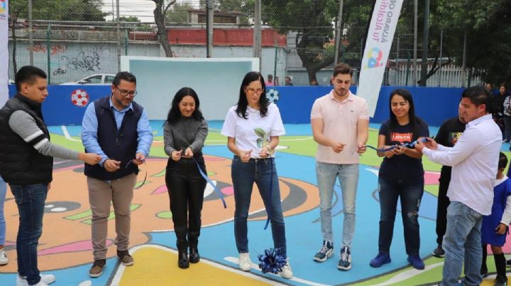 Lía Limón inaugura la cancha de fútbol rápido "Canario" en Álvaro Obregón
