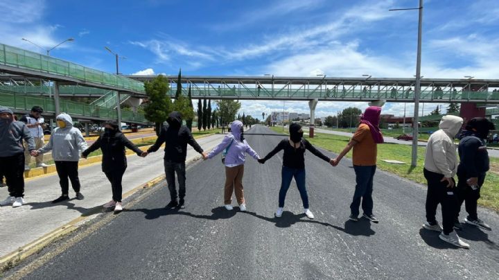 Bloquean alumnos de El Mexe bulevar Felipe Ángeles de Pachuca; aquí el punto afectado