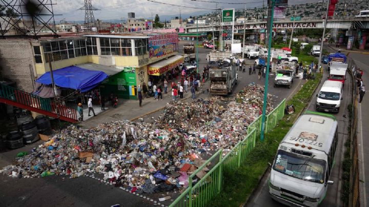 Plástico, llantas y hasta refrigeradores bloquean el drenaje en el Valle de México