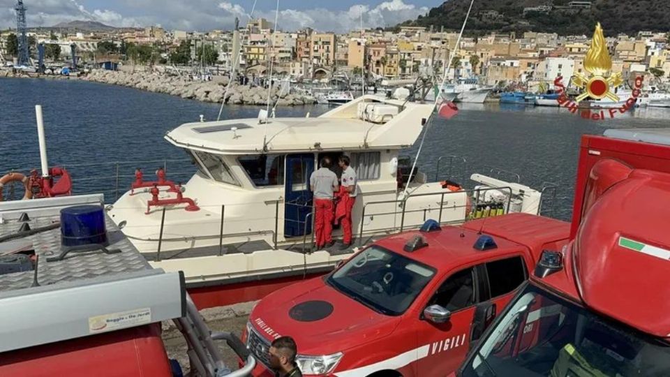 Encontraron 2 cuerpos y buscan otros 4 en el yate que naufragó en Sicilia