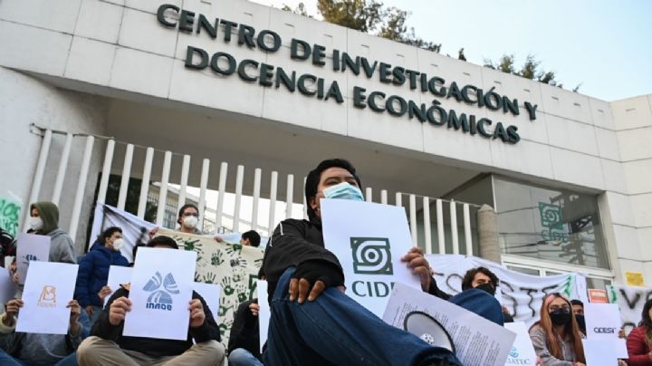 CIDE pide a docentes impartir clases sin recibir pago; luego dice hubo confusión