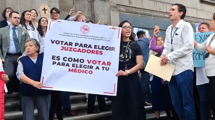 "¡Ya basta de injurias!", trabajadores se manifiestan frente a la Suprema Corte contra reforma de AMLO