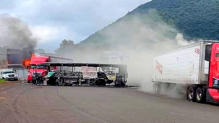 Michoacán en crisis: Exigen aparición de policías comunales y queman tráileres para presionar al gobierno