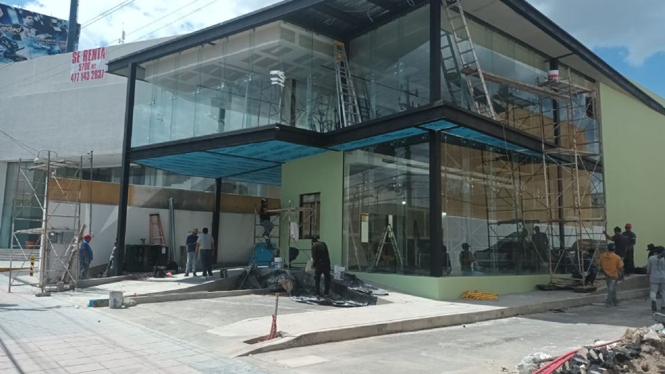 Construyen nuevo Starbucks sobre bulevar López Mateos.