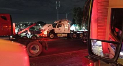 Volcadura de tráiler genera caos en la México-Querétaro a la altura de Tlalnepantla