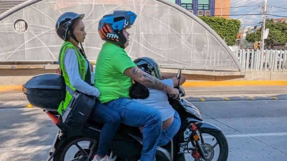 Hace un mes, el síndico José Arturo Sánchez Castellanos propuso en el Ayuntamiento de León, modificar el reglamento de movilidad para determinar que los motociclistas circulen solo por el carril derecho. 