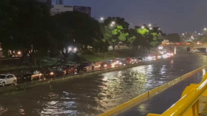 Por fuerte tormenta se desbordó el Malecón del Río en León