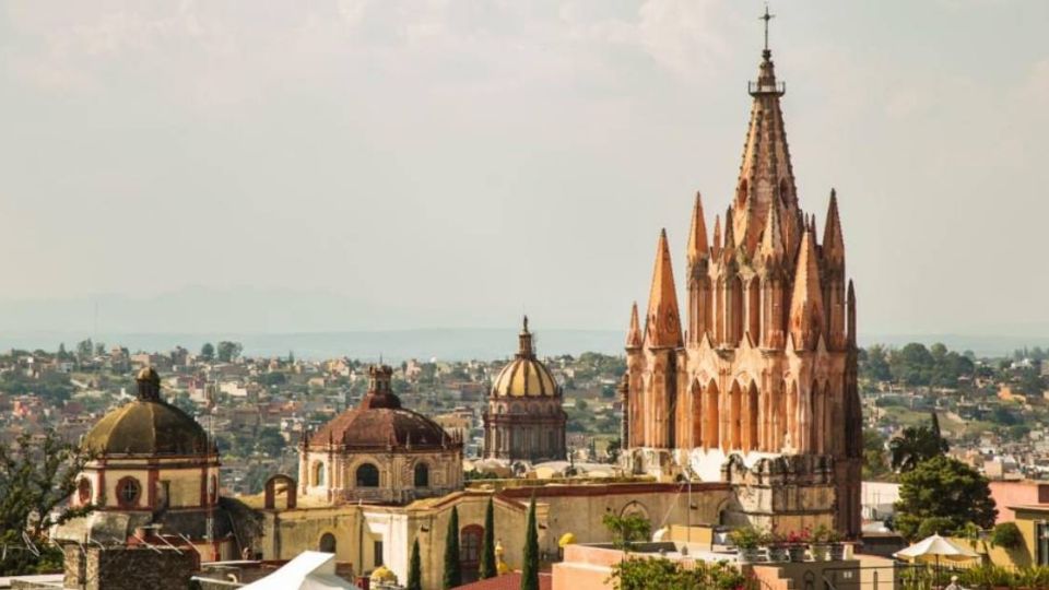 La revista Architectural Digest ha publicado su lista de las ciudades más hermosas del mundo y elige a San Miguel de Allende por su arquitectura, tesoros culturales, importancia histórica y atractivo natural.