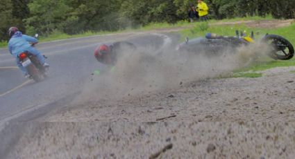 Motociclistas realizan acrobacias peligrosas e invaden carriles en Sierra de Lobos