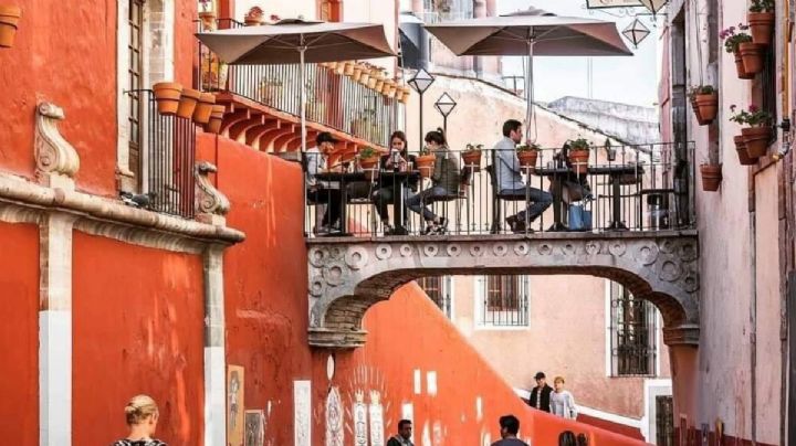 Santo Café, delicioso, arriba de un puente y en pleno callejón en Guanajuato