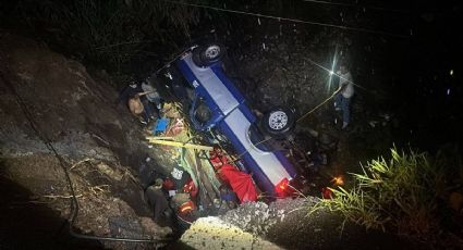 Son 3 peregrinos muertos y 13 heridos tras volcadura en la carretera Malinalco-Chalma