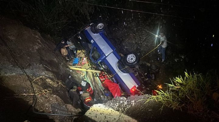 Son 3 peregrinos muertos y 13 heridos tras volcadura en la carretera Malinalco-Chalma